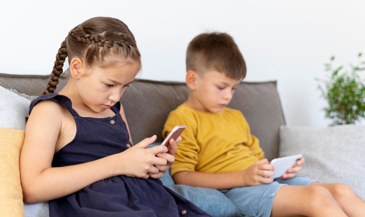 El uso excesivo de redes sociales en la adolescencia, un detonante silencioso de la depresión