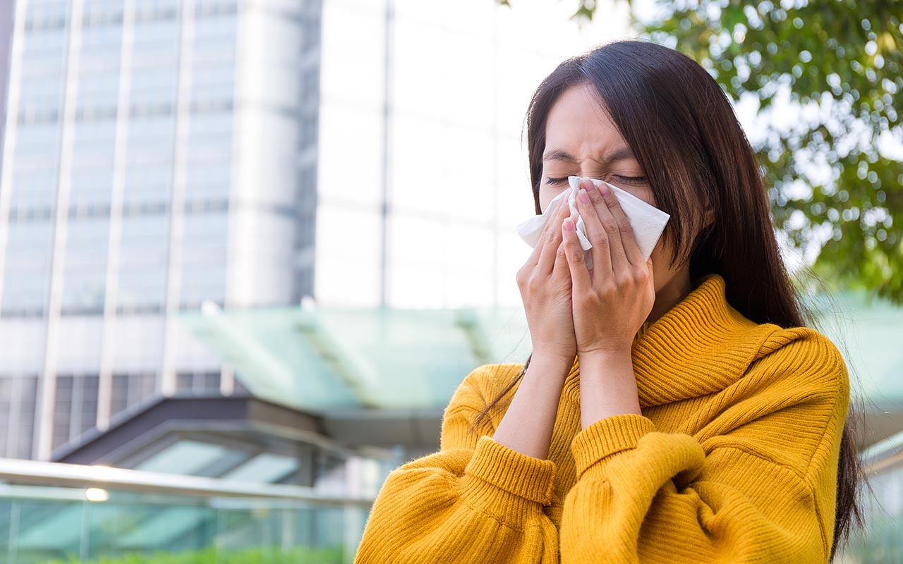 Mujer con alergia