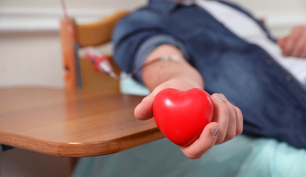 Hombre donando médula ósea