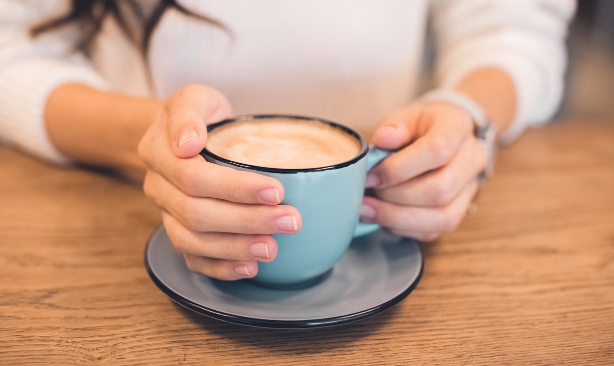 El consumo de café por la mañana se relaciona con menores problemas cardiacos