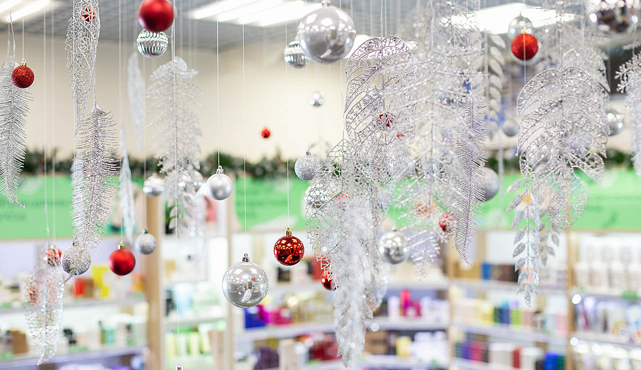 Escaparate de navidad de una farmacia