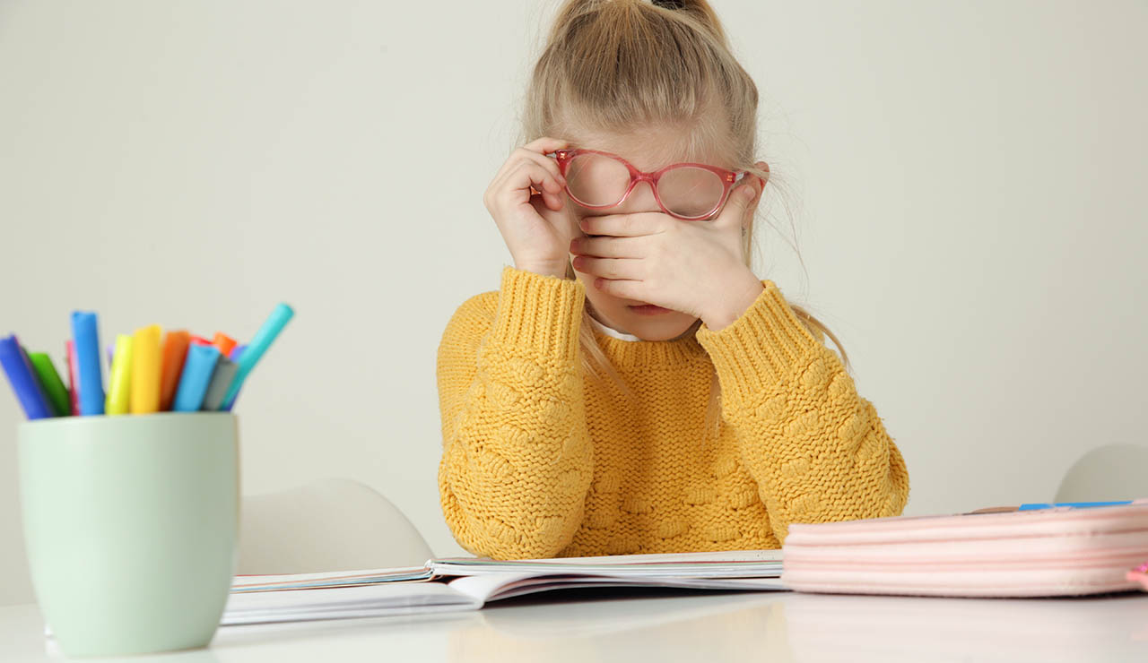 Niña con conjuntivitis