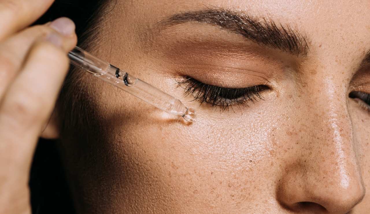 Ácido tranexámico: qué es y beneficios de su uso en la piel