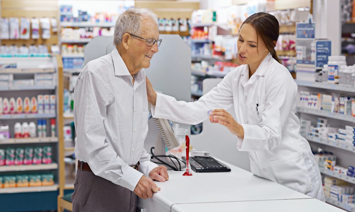 La FIP destaca el valor económico y social de vacunar en farmacias