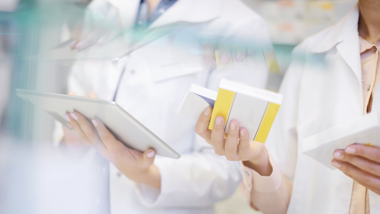 La mayor caída de los tipos de interés en lo que va de año da un respiro a las farmacias