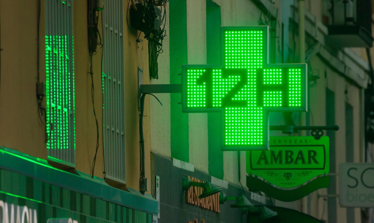 El encarecimiento del metro cuadrado impulsa la compraventa de farmacias en España