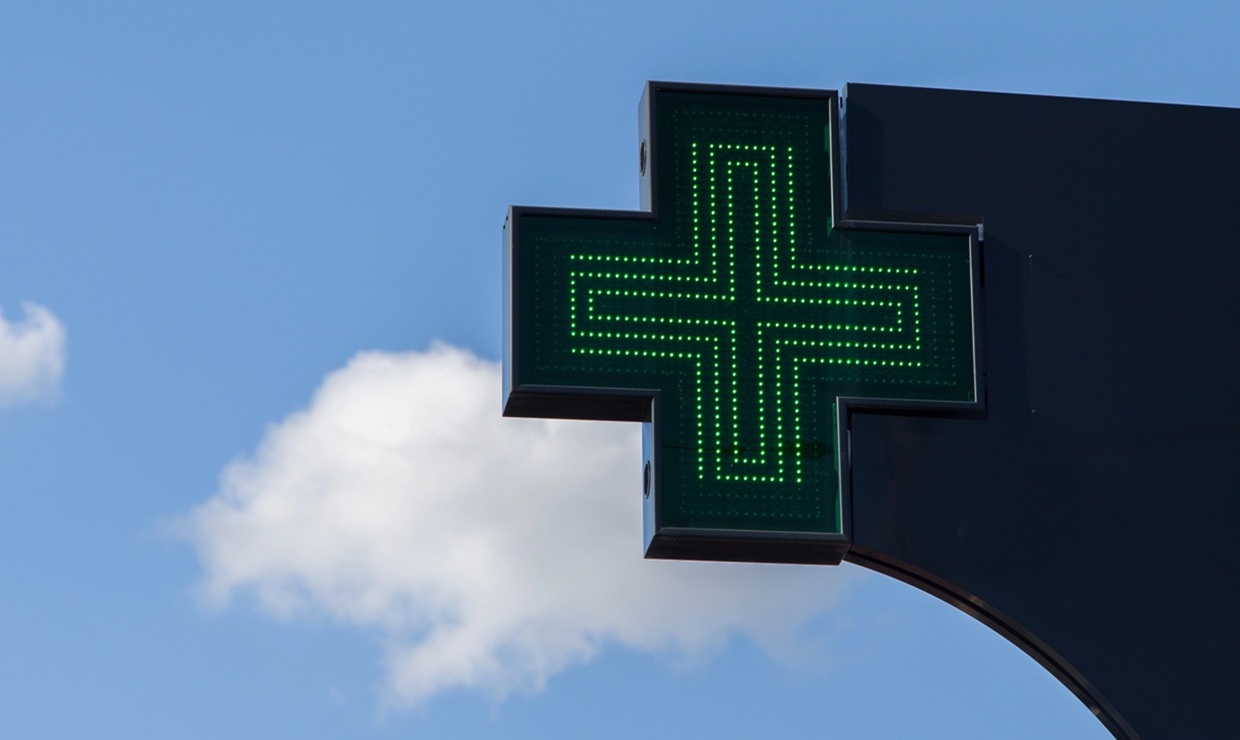 Rebaja de impuestos y cambios normativos marcan la parte económica de las farmacias en 2024