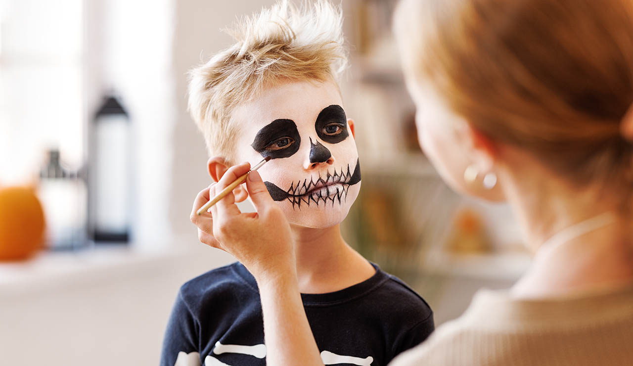 Niño maquillado de halloween